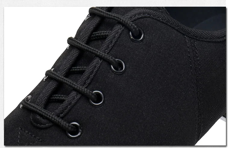 Chaussures de Claquettes unisexe Claude coloris noir ou rouge