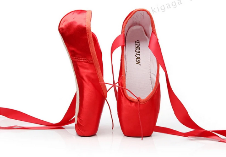 Chaussons Pointes satin rouge Taille 34 avec embouts