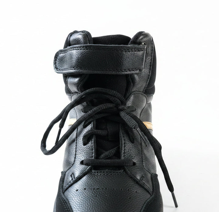 Baskets montantes cuir coloris noir & bandes or T44