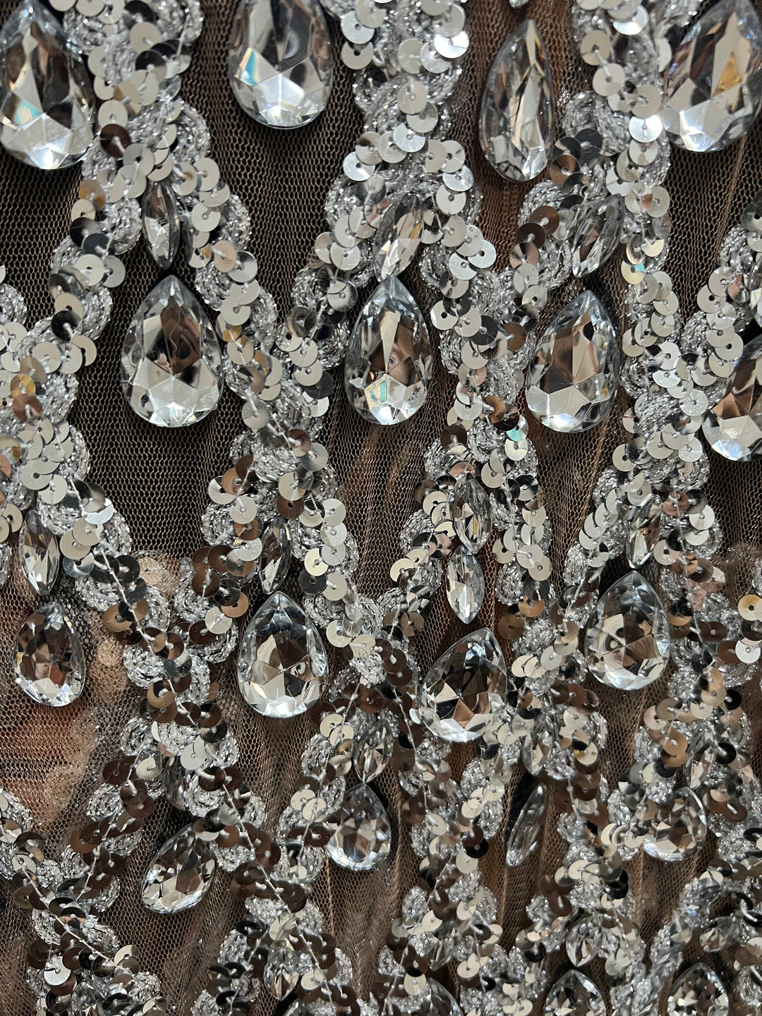 Robe longue sans manches col haut avec paillettes et strass