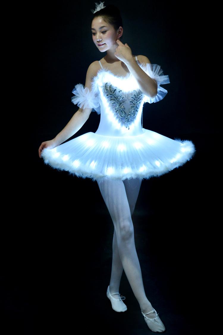 Robe Tutu bretelles lumières LED coloris blanc ou violet