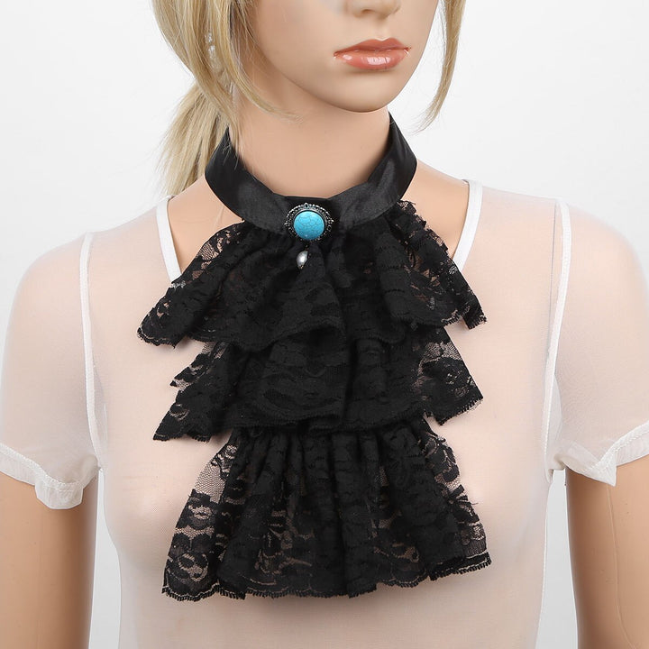 Jabot en dentelle coloris blanc ou noir