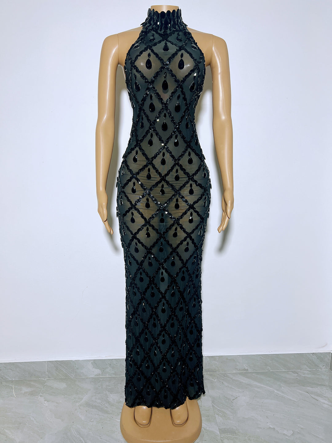 Robe longue sans manches col haut avec paillettes et strass