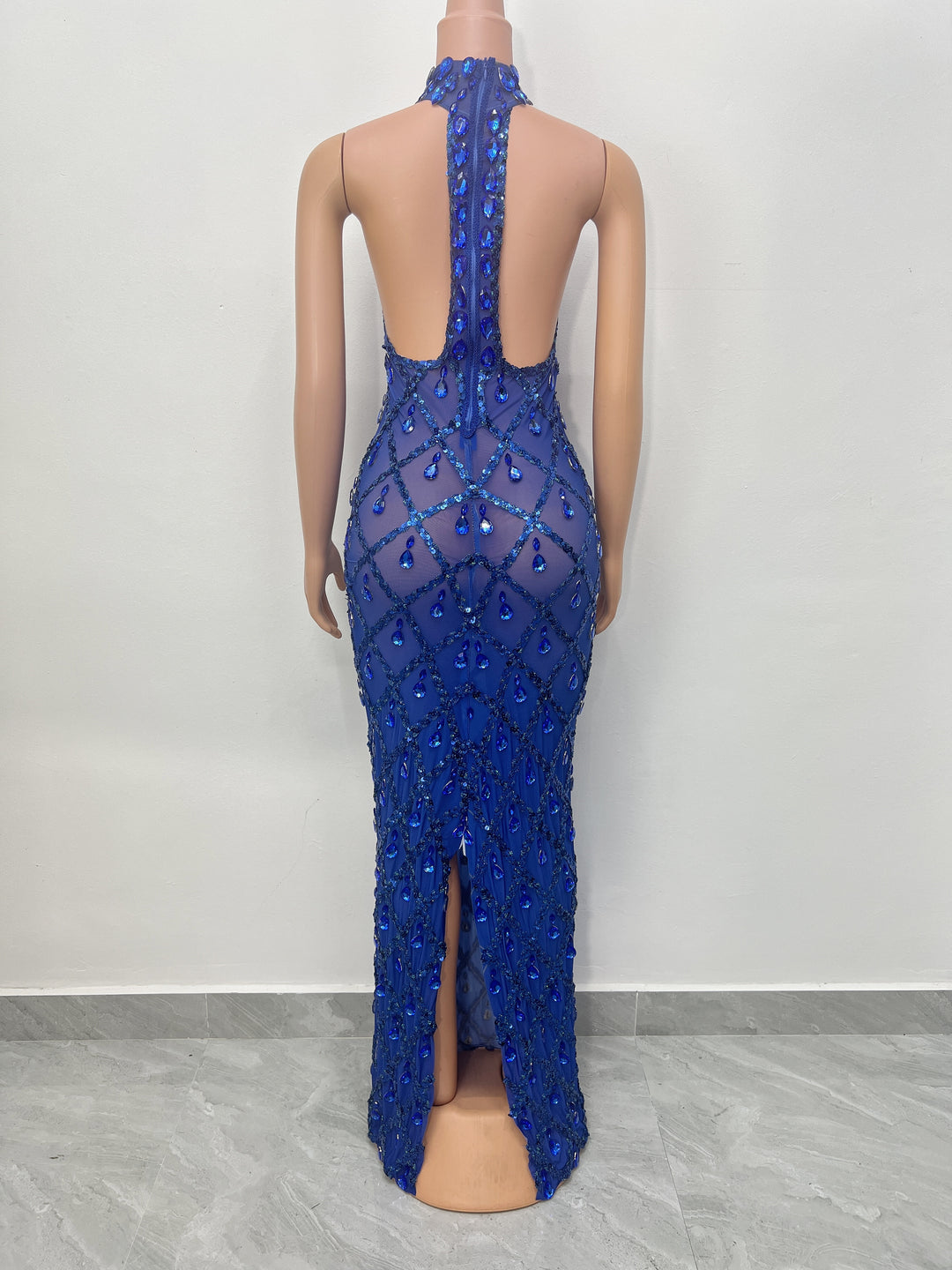 Robe longue sans manches col haut avec paillettes et strass