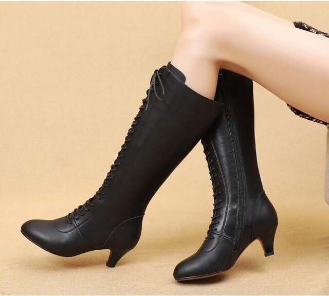 Chaussures Bottes Bottines de danse pour femmes coloris noir ou rouge - Dance Store