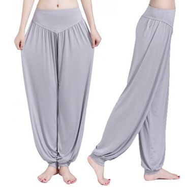 Pantalon large harem resserré aux chevilles