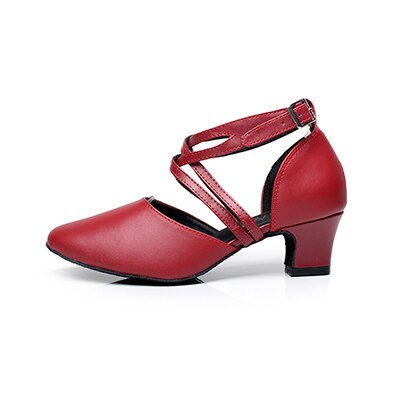 Chaussures de danse fermées en cuir coloris noir ou rouge - Talons de 5 à 8.3cm